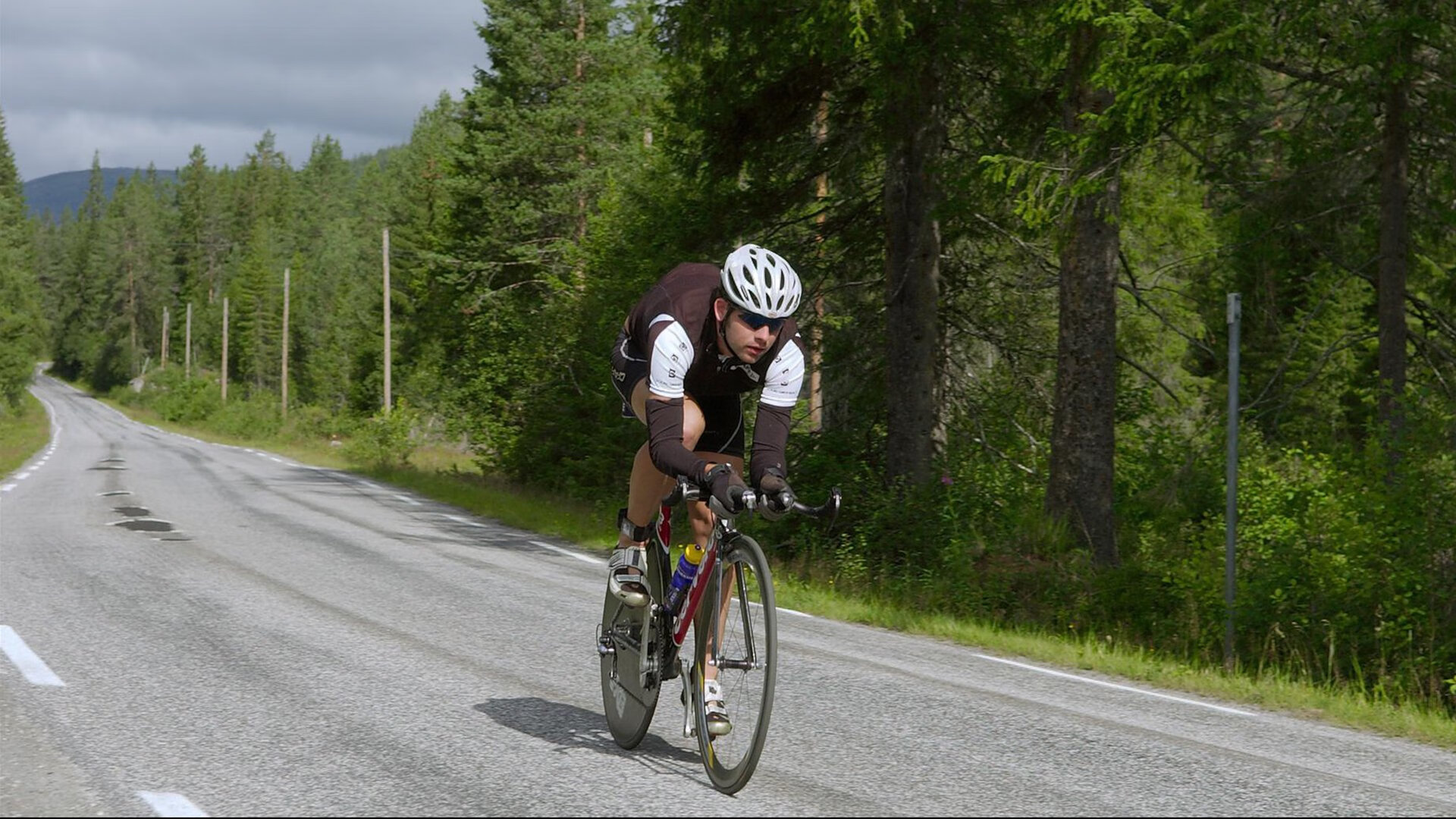 朝鲜女足2-0战胜巴西，荷兰1-0击败墨西哥进入决赛，女足和朝鲜队的比赛