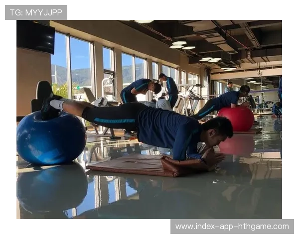 体能训练：赛季中体能保存与轮换策略解析，体能储备一般要多久