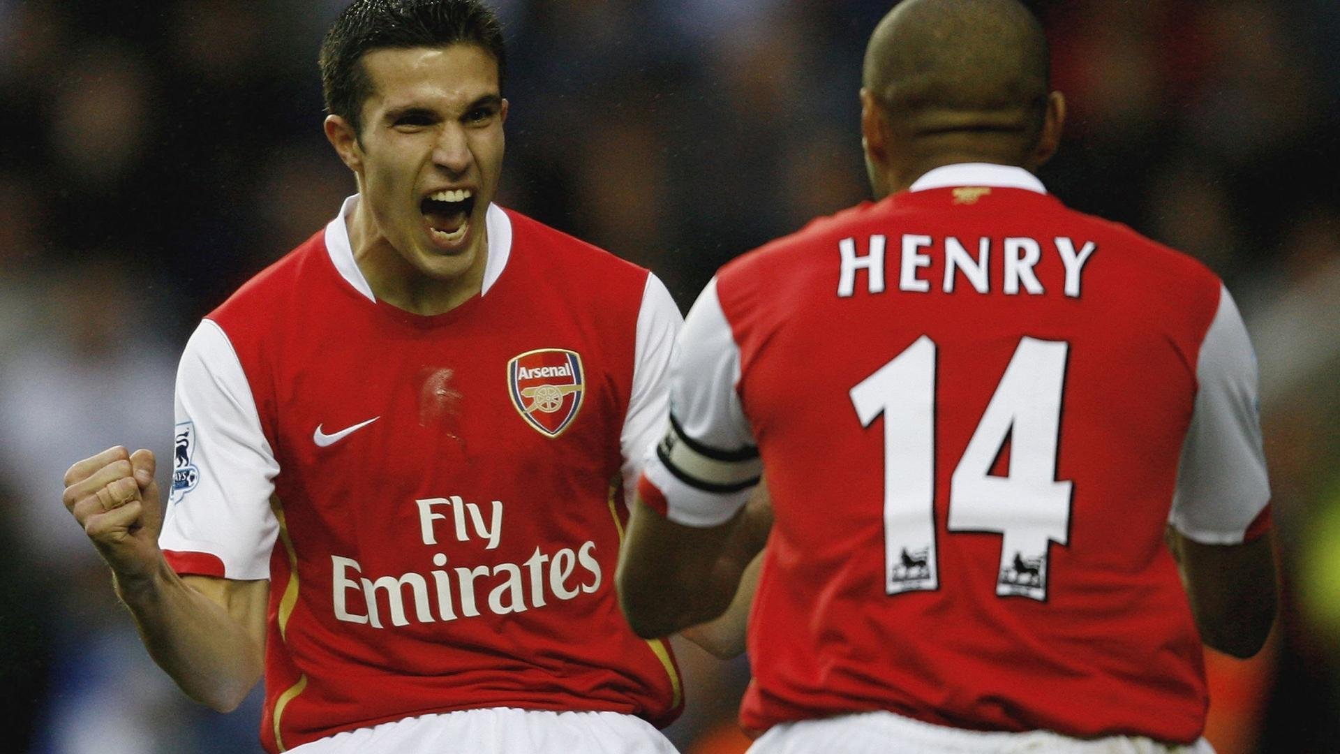 球员在中超中实现关键救场表现被球迷称赞，中超球员入场